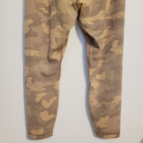 Lululemon | Women's Tan/Brown Align™ Camo Print High-Rise 25" Leggings (Size 14) - Picture 13 of 15